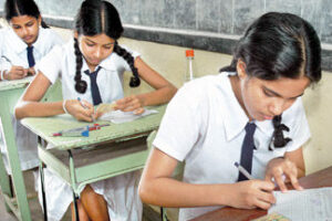 AL-examination-students